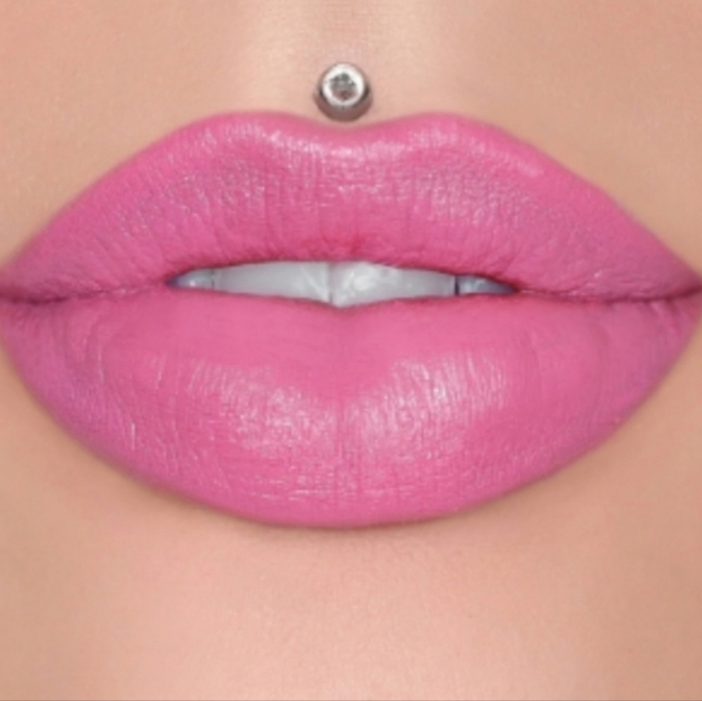 * Jeffree Star Holy Fashion Velvet Trap